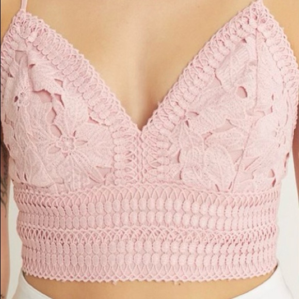 Textured lace cropped top, v neckline.
